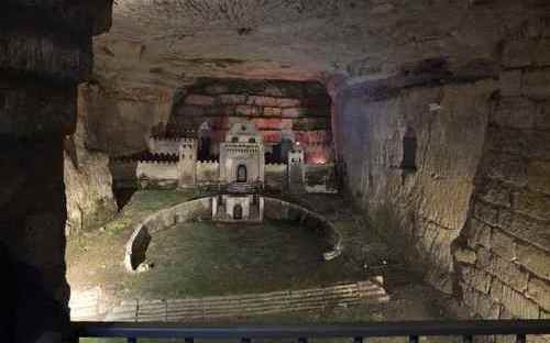 ANIMATION LOISIR 2013 - Catacombes Le château, sculpture réalisée par un ouvrier qui décéda enseveli par un éboulement - zoom 