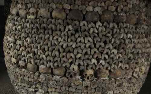 ANIMATION LOISIR 2013 - Catacombes Le tonneau, décors servant à masquer un pilier de soutènement de la galerie.  - zoom 